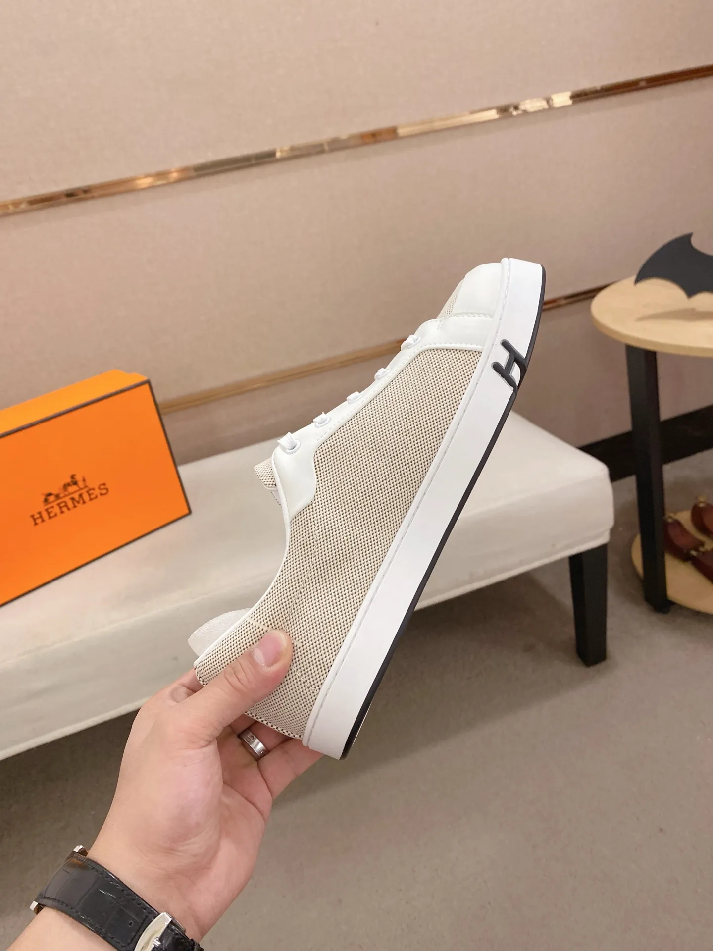 Men's clothing and shoes💰: 442💰《HERMES》【Classic original single version】Hermès; top 🔝purchase agent🔍🔍men's latest 🇺🇸 counter sales simultaneously, imported from Italy original ▲▲cowhide ▲▲ (high-end, nobility, class) ) Exquisite workmanship (Italian 🇮🇹 imported water-dyed 🐂 cowhide lining) sole: original sole provided by the original factory, ⚠️exclusive double-layer activity·TPR·rubber·combined molded outsole; super comfortable·wear-resistant·non-slip·environmental protection The real thing is more beautiful if you take the real thing (high quality, follow the order). You can enter and exit the counter at will * Number of yards: 38-44 (45 can be customized and cannot be returned or exchanged)